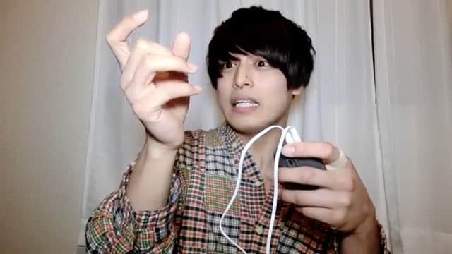 斉藤平七（へえ）のインスタグラム：「YouTube投稿しましたああぁあ📺💭 . . . 筋肉を無理矢理動かす機械【EMS】を腕につけてメイクしました！笑 . . . 体が言う事聞いてくれなくて大変やったwwww . . . 動画はプロフィールのURLから💁🏻‍♂️💕💕💕 . . . #EMSをつけてメイクしてみた #へえ #斉藤平七 #ヘエメイク #EMS #メイク #YouTube #like4like #follow #me」