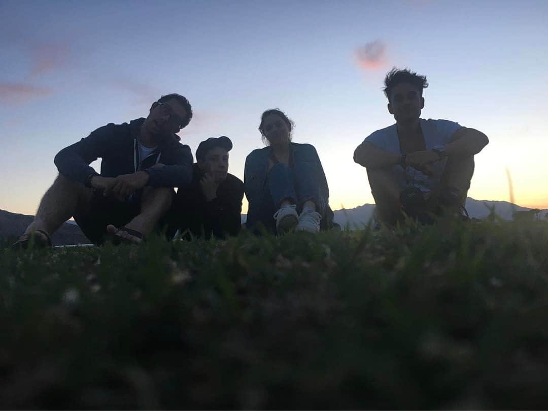 ライアン・リーのインスタグラム：「🌈Coachella kids🌵」