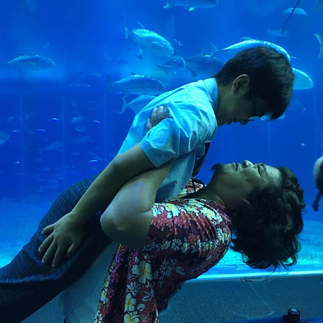 白井伸大のインスタグラム：「#美ら海水族館 #修学旅行生男子 #お前あの頃よりでかくなったな #ラフピー2017」