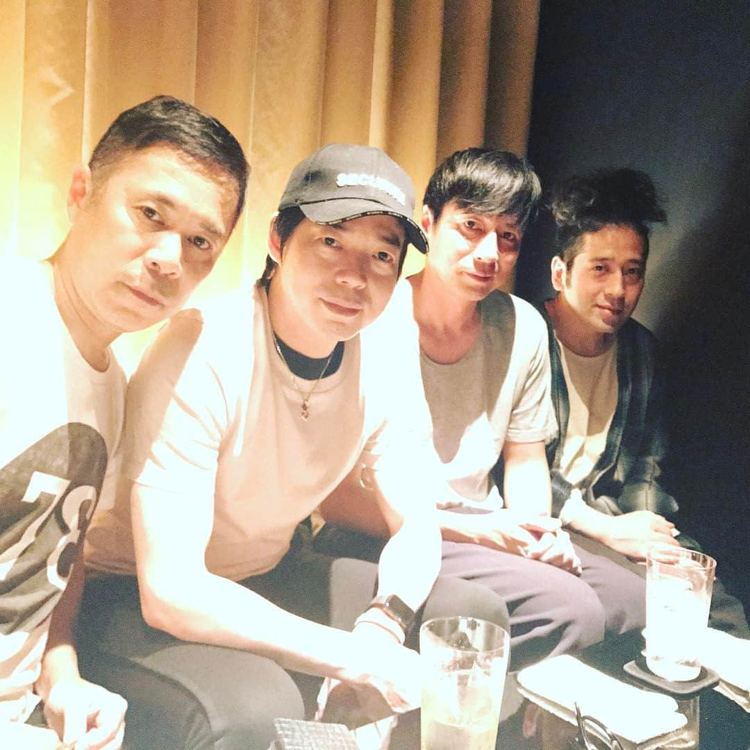 岡村隆史さんのインスタグラム写真 - (岡村隆史Instagram)「ある共通の闇を持った者達の秘密の集会 私、今田さん、徳井、又吉 みなさん、私達をよろしくお願いします！」4月22日 16時41分 - okamuradesu