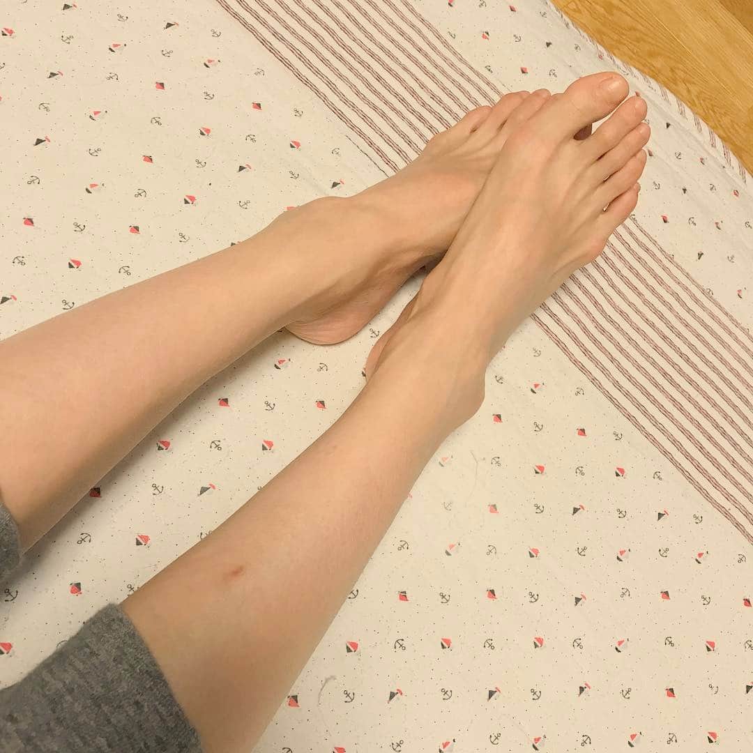 林紗久羅さんのインスタグラム写真 - (林紗久羅Instagram)「脚の傷（弁慶）って完璧に治らないのかな？？(´°ω°`) 塗って治るお薬とかあれば良いのに(´；ω；`) #脚 #足 #つま先 #傷 #治したい #誰か教えて下さい」4月22日 16時49分 - sa1210ku