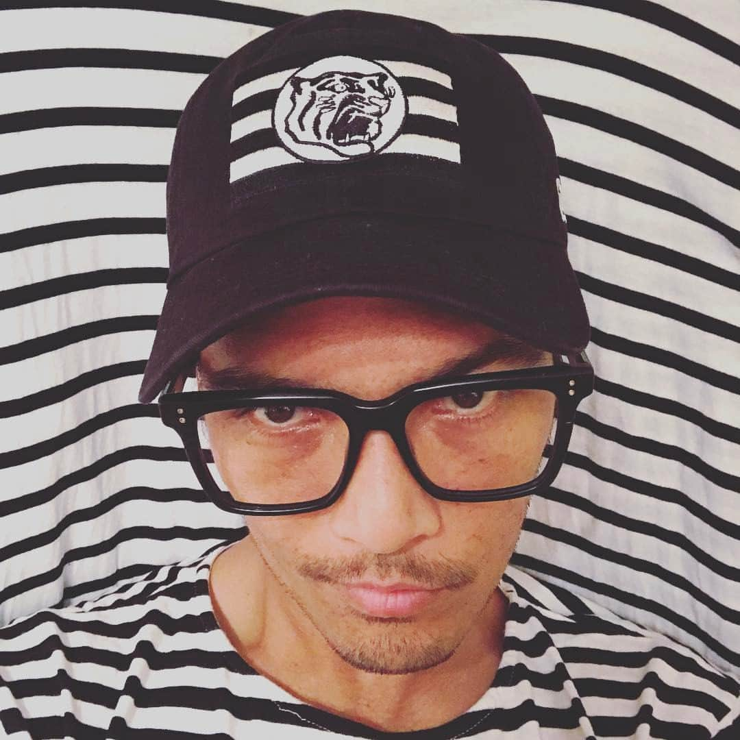 ZOEさんのインスタグラム写真 - (ZOEInstagram)「4/26発売 ・ New Era×RED SPIDER×阪神タイガースのトリプルコラボキャップ ・ 9Twentyは New Era Tokyo,New Era Osaka,New Era EXPOCITY,New Era online shopで発売 9Fiftyはカエルスタジオ限定発売 ・ ちなみにこれは9Twenty ・ 即完売すると思うので欲しい人は早めにチェック！！ #newera  #redspider #阪神タイガース #ahmurderz」4月22日 18時08分 - zoe1201zoe