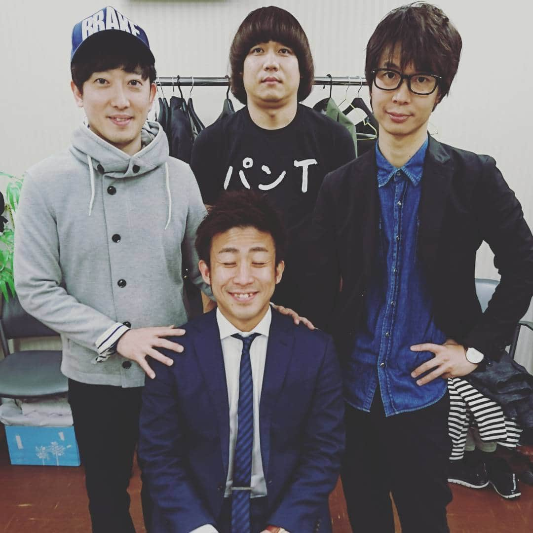 ピクニックさんのインスタグラム写真 - (ピクニックInstagram)「同期が４人以上揃ったら、それはもう写真です。 #チーモンチョーチュウ #チーモン白井 #チーモン菊地 #ブロードキャスト房野 #ピクニック」4月22日 19時04分 - picnic163