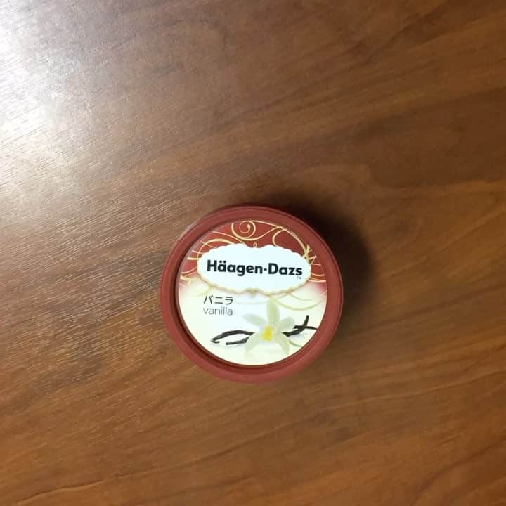 asanomakotoのインスタグラム：「★How is everyone? It's a smile from Japan, you deliver it! As it'll be on a nice weekend! 🍨✨😁 #haagendazs #HäagenDazs #haagen_dazs  #love #smile  #スマイル #バニラ #haagendazsid  #ice #icecream #icecreams #iceart #instafun #instapop #instacool #instagood #アイスアート #awesome #instaice #marinandwalk #instafollow #happy #ハーゲンダッツ #アイスクリーム #カップアイス #love #instafood #photooftheday #webstagram #期間限定 #japonais  #happy ★久しぶりのバニラで動画撮ってみました。みなさま✨良い週末を🍨✨」