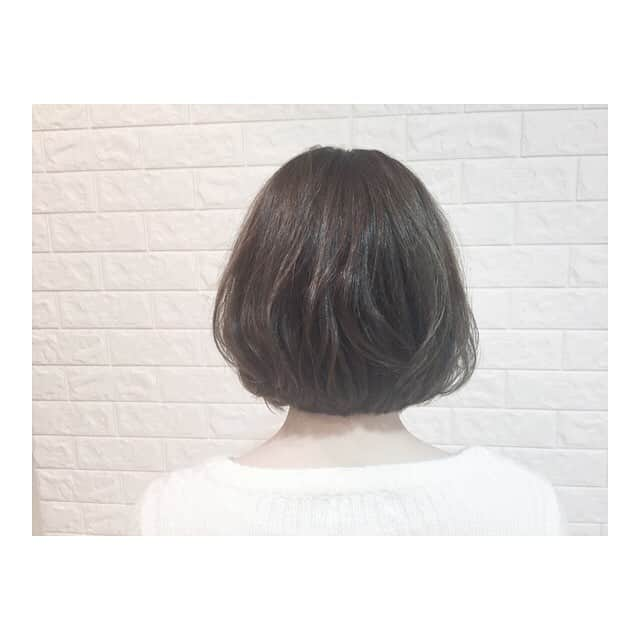 ヘアカラーカフェ千鳥橋店のインスタグラム：「イルミナカラー💇 #ヘアカラーカフェ #カラーカフェ #千鳥橋 #此花 #オーガニックカラー #オーガニック #マカダミア #マカダミアカラー #西九条 #カフェ #colorcafe #organic #写真好きな人と繋がりたい #おしゃれさんと繋がりたい#グレージュ#イルミナカラー#大阪カフェ#梅田カフェ」