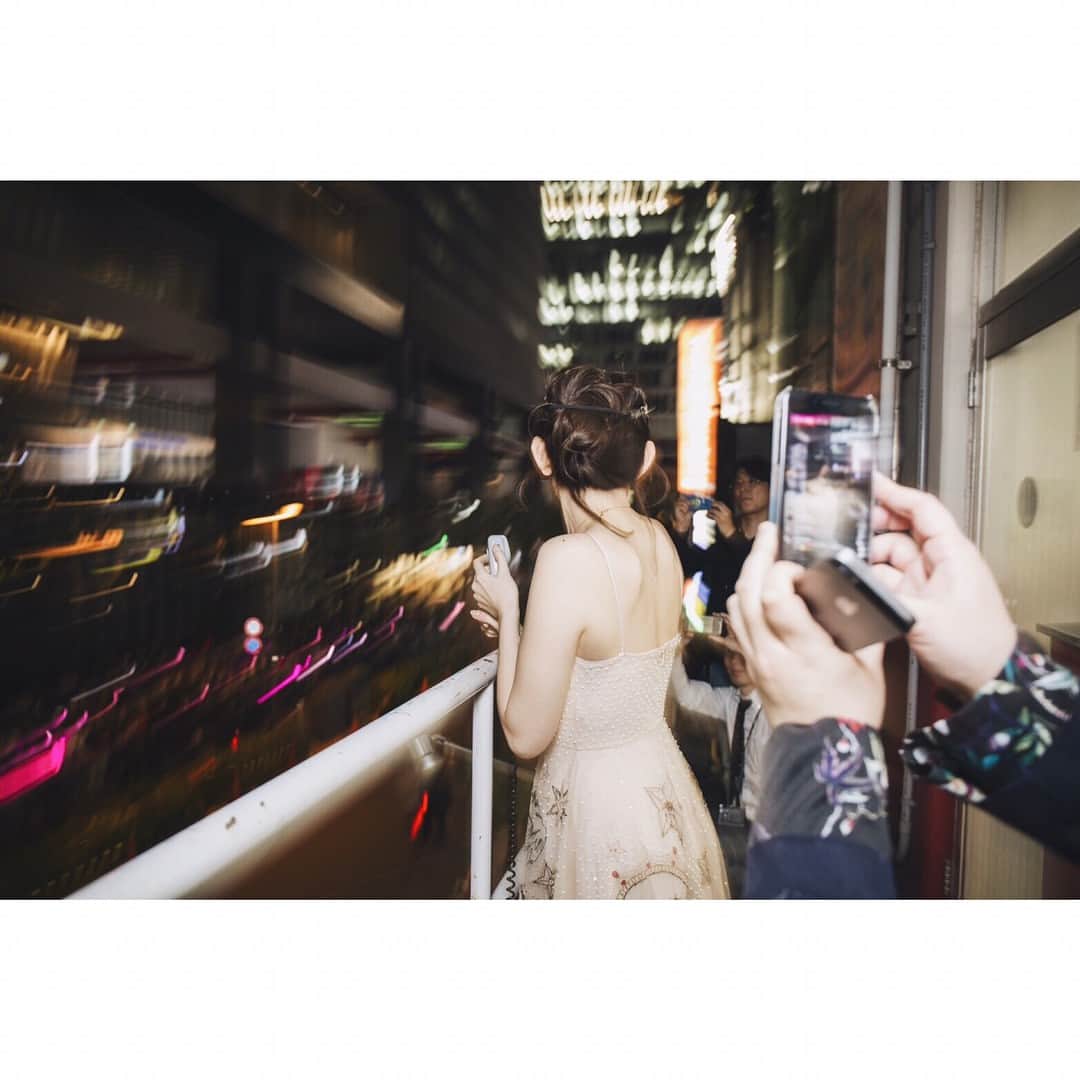 小嶋陽菜さんのインスタグラム写真 - (小嶋陽菜Instagram)「たくさんの方が劇場の前で待っていてくれました❤ 最後の最後まで😌」4月23日 1時27分 - nyanchan22