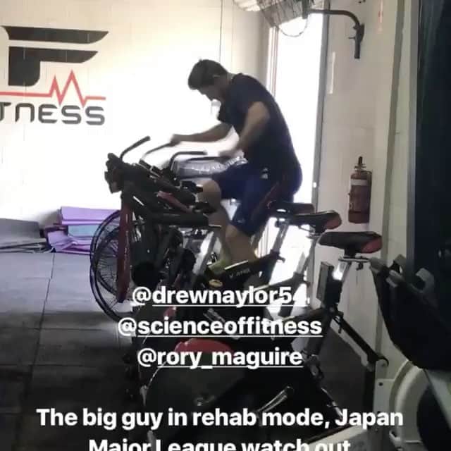 ドリュー・ネイラーのインスタグラム：「@francobettir #riccardofbetti @scienceoffitness crushing the new program to get me back on top」