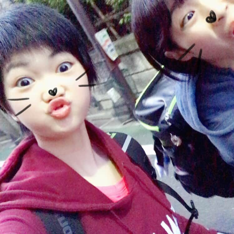 木原美悠のインスタグラム：「こんな朝早くに出発とか初めて😨😨😨 眠たすぎる笑笑 んじゃ今から空港向かいまーす😆👍」