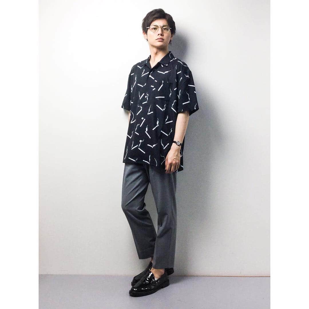 澤村量山のインスタグラム：「おはよー😶 2日前から体調が悪すぎたんだけど沢山寝たおかげでずいぶん良くなりました😌 今日もがんばりましょ！  #wear #大人カジュアル  #ootd #fashion #mensfashion #メンズファッション #zozotown  #actor #俳優 #舞台 #読モ #サロンモデル #サロモ #AKROS #AKROS専属モデル #インフルエンサー #インスタグラマー #japanesemodel #l4l #like4like #shooting #instagood #instalike #followme #follow4like #撮影依頼募集」