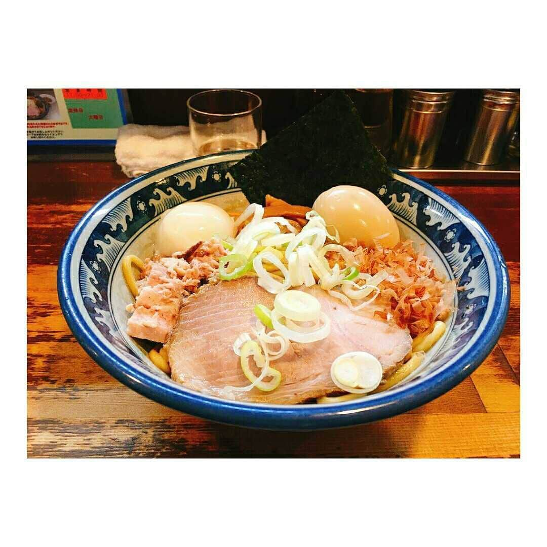 麺処 誇のインスタグラム：「某有名店で汁無しを食べてきました！美味しかったです！当店も負けじと頑張ります(^o^)/ #新宿駅#西新宿#新宿区#歌舞伎町#新宿駅#新宿三丁目#新宿#新宿二丁目#新宿御苑#煮卵#海苔#メンマ#チャーシュー#つけ麺#ラーメン#醤油ラーメン#味噌ラーメン#ラーメンインスタグラマー#グルメ#ラー活#チャーシュー#有名店#スープ#魚介#トッピング#汁無し#煮卵#コッテリ#野菜#麺処誇#follow」