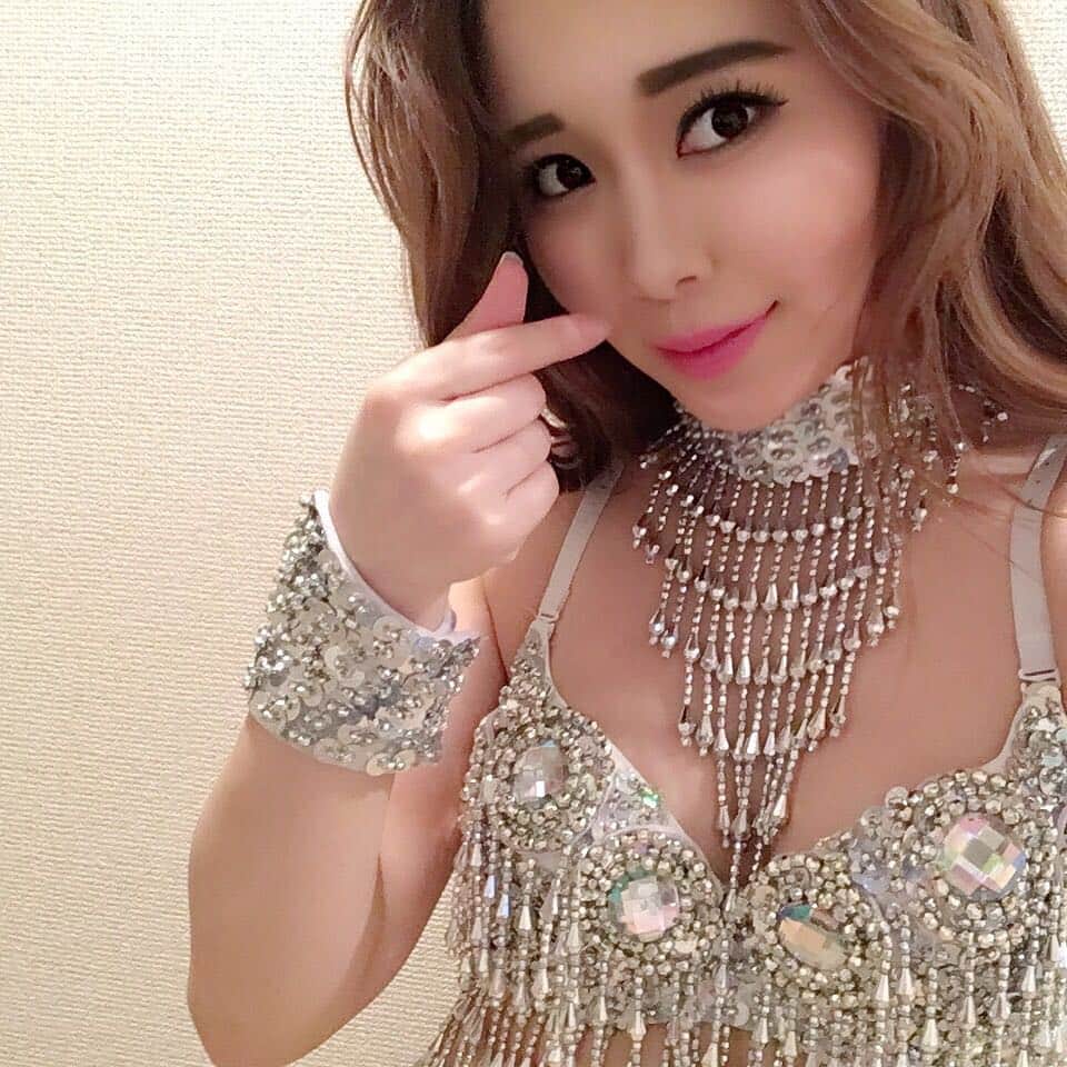 速水ライリのインスタグラム：「おはようございます😊💜✨ 今日も頑張りますっ🙏🏽⭐️ 無事に終えて素敵な１日になりますように😞✨南無南無🙏🏽💕 #gm#今日も#１日#頑張ります💋」