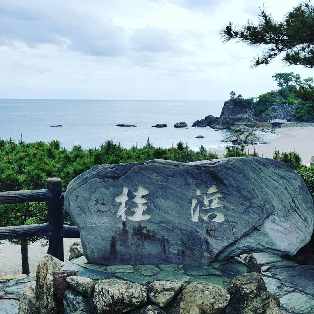 御船健のインスタグラム：「夢にまで見た桂浜に高知城。 時間なくて龍馬の家にしか行けなかった。 また次回。。。」