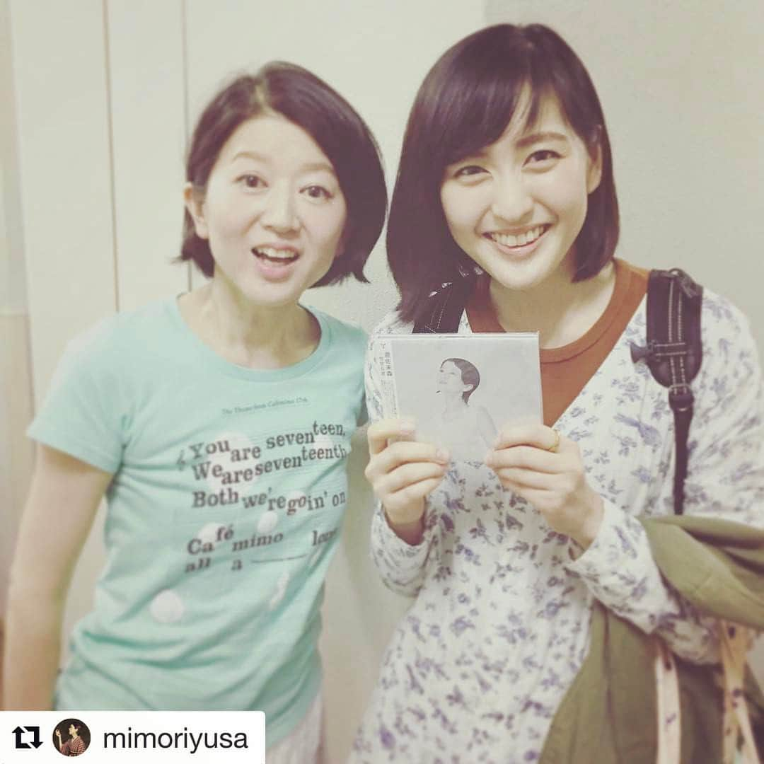 岩井七世さんのインスタグラム写真 - (岩井七世Instagram)「遊佐未森さんのコンサート  cafe mimo にお邪魔しました。天才てれびくんの番組内で私が歌わせていただいた「水玉」という曲をつくってくれた遊佐さん。なんとこの日は遊佐さんによる「水玉」のセルフカバーを聴けました。ほんとうに素敵で、嬉しくてこらえきれなくて泣いてしまった。そして今年は、民放連のCMで、13年ぶりに一緒にお仕事ができました。こうして出会えて、繋がるのは奇跡に思えてしまう。楽屋でお喋りのひとこま。いい時間。 ♡  #遊佐未森 さん #cafemimo #せせらぎ #水玉 #MTK #天才てれびくん #民放連 #岩井七世」4月25日 13時04分 - nanaseiwai