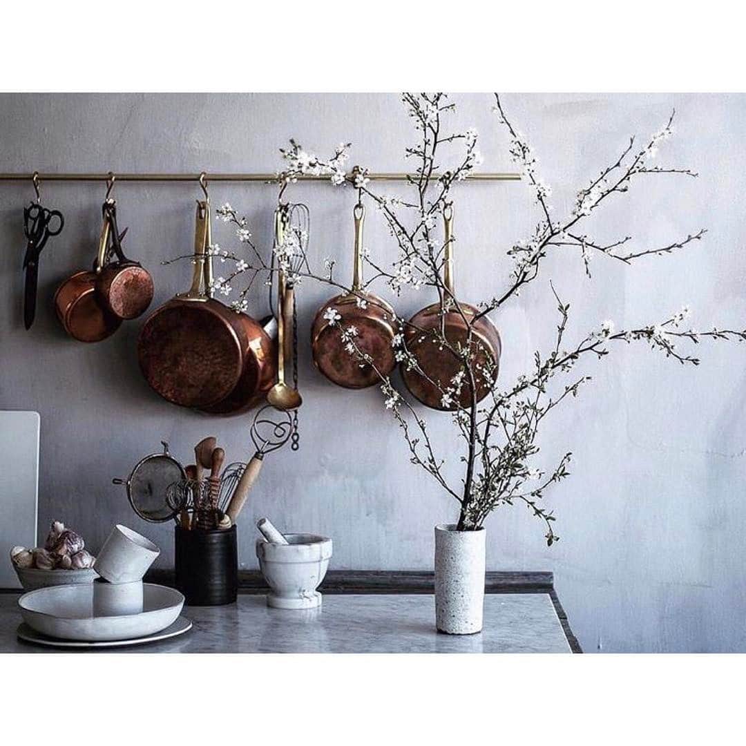 Rola's Kitchenのインスタグラム：「Good morning from ideal kitchen☕️ いつもRola's Kitchenをみてくれてありがとう‼︎これからはお料理以外にも素敵だな〜って思った写真も載せていくね♩楽しみにしててね🤗✨ #morning #kitchen #life 📷:@signebay」