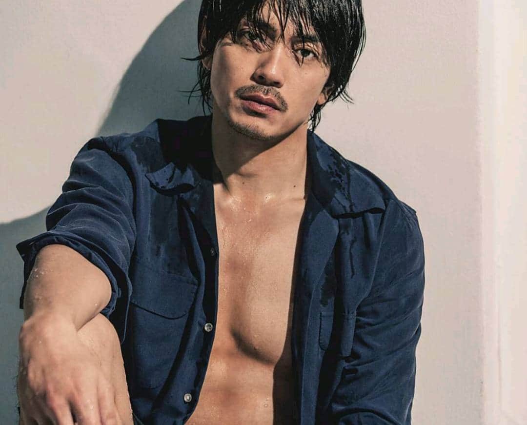 EX NEWSのインスタグラム：「4/24発売「GOETHE」6月号 表紙に青柳翔が登場！ #青柳翔 ⇒http://amzn.to/2oQrBav」