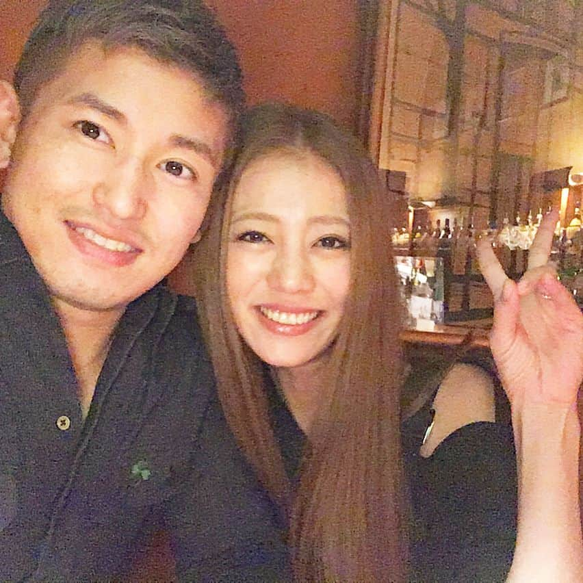 あびる優さんのインスタグラム写真 - (あびる優Instagram)「デート☺️💕 彼は、試合後連日の食べ過ぎで増量中、お顔まんまる🐷MAX20キロ増だそうな🤔💦 そろそろ標準体重に戻していきましょうね〜😚🙌 #family#husband#couple#love#smile#selfie#happy#datenight#家族#夫婦#カップル#仲良し#笑顔#幸せ#ありがとう」4月25日 16時33分 - yuabiru74