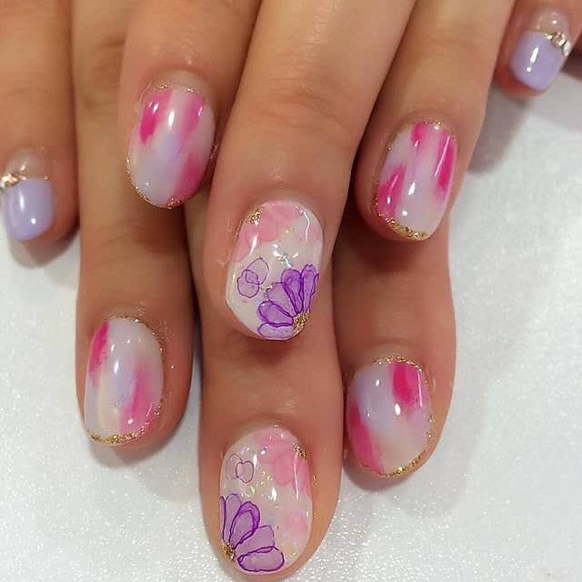 beautのインスタグラム：「【@nailpic.beautより】 パープル×ピンクで女性らしさ抜群の指先に仕上がっています♡ 淡い色で仕上げた水彩画アートが、色気と気品を絶妙に漂わせており素敵ですね。 ゴールドラインでエッジを効かせて、甘くなりすぎていないのが色気ポイントのようです！ 【プロフィールのURLより最新情報をチェック♡】 #nailpic ・ ・ ・ #nail #naildesign #nails #nailswag #nailart #ネイル #ネイルデザイン #ネイルアート #ネイルサロン #ネイルケア #ネイルピック #ネイルカラー #ネイル検定 #ネイルモデル #ネイルスクール #instafashion #like4like #fashion #coordinate #colorful #japan #japanshop #原宿ネイル #相互フォロー #ootd #fashiongram #fashionista」