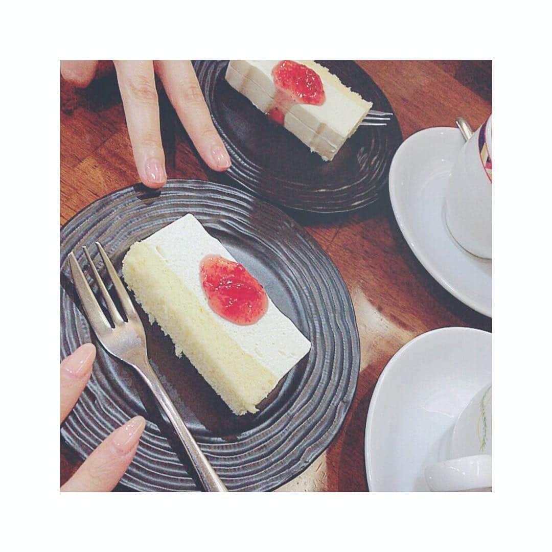 小倉唯さんのインスタグラム写真 - (小倉唯Instagram)「お仕事終わりました🙆🏻そういえば、この間食べたチーズケーキめっ〜ちゃめちゃめちゃ美味しかったよ〜😋💓withキャリさん #レアチーズケーキ #🧀 #🍰」4月25日 21時48分 - yui_ogura_official