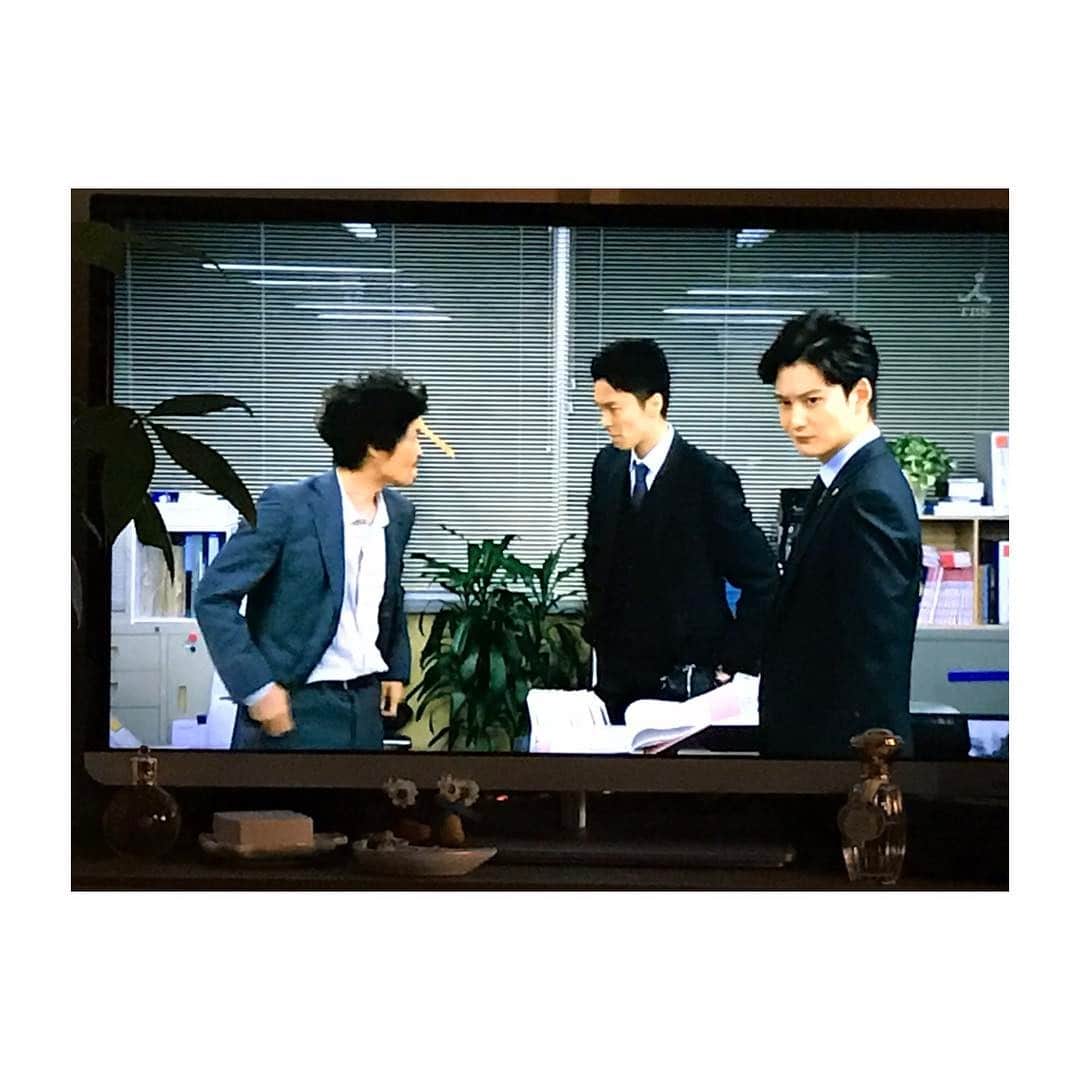 のインスタグラム：「日曜劇場の『小さな巨人』 本当に面白いですねぇ。目が離せなくなる。 演技が…表情がみんなすごい…。 男たちの戦いがかっこよすぎます😆  最近、翌日朝が早くない日は 夜中にドラマを見る生活になっています。 今クール観ているドラマは8作品ほど… すでに溜まりつつあり…笑」