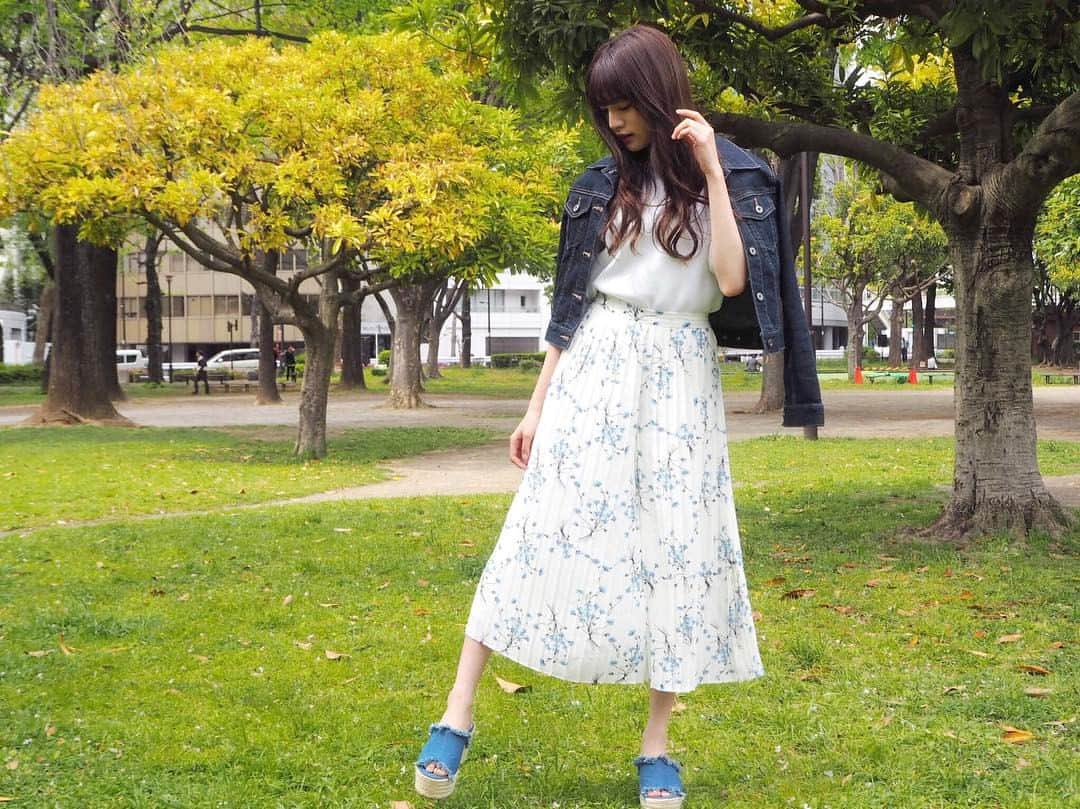 志田友美（ゆうみん）のインスタグラム：「撮影(*´꒳`*) 今日の私服😘💓 女の子らしいでしょ😋#タグ付けしたよ」