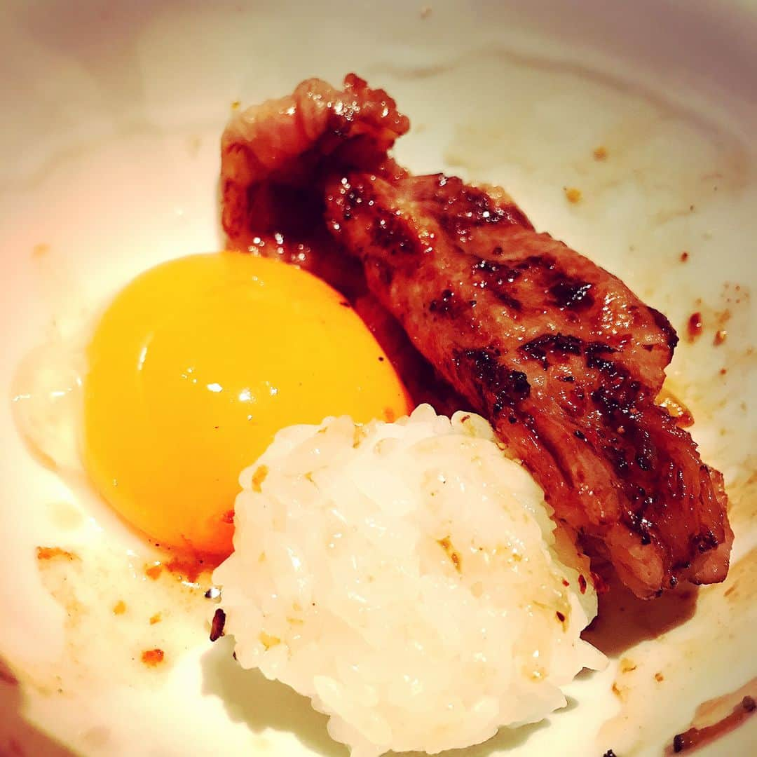 MIKAさんのインスタグラム写真 - (MIKAInstagram)「#beafcake#🎂 #肉食 すぎて #肉ケーキ もろた😭💓 うれしい(〃ω〃) 10個投稿してみたから右にスライドして見てみてね☺︎ #yakiniku #みか山紀信 #肉寿司#美味すぎて#おかわり #オニクラブ#kintan#dinner#goodtimes#bff#girls#xoxo #mikaBD0416#mybirthday#誕生日#ありがとう」4月26日 13時53分 - cjd_mika