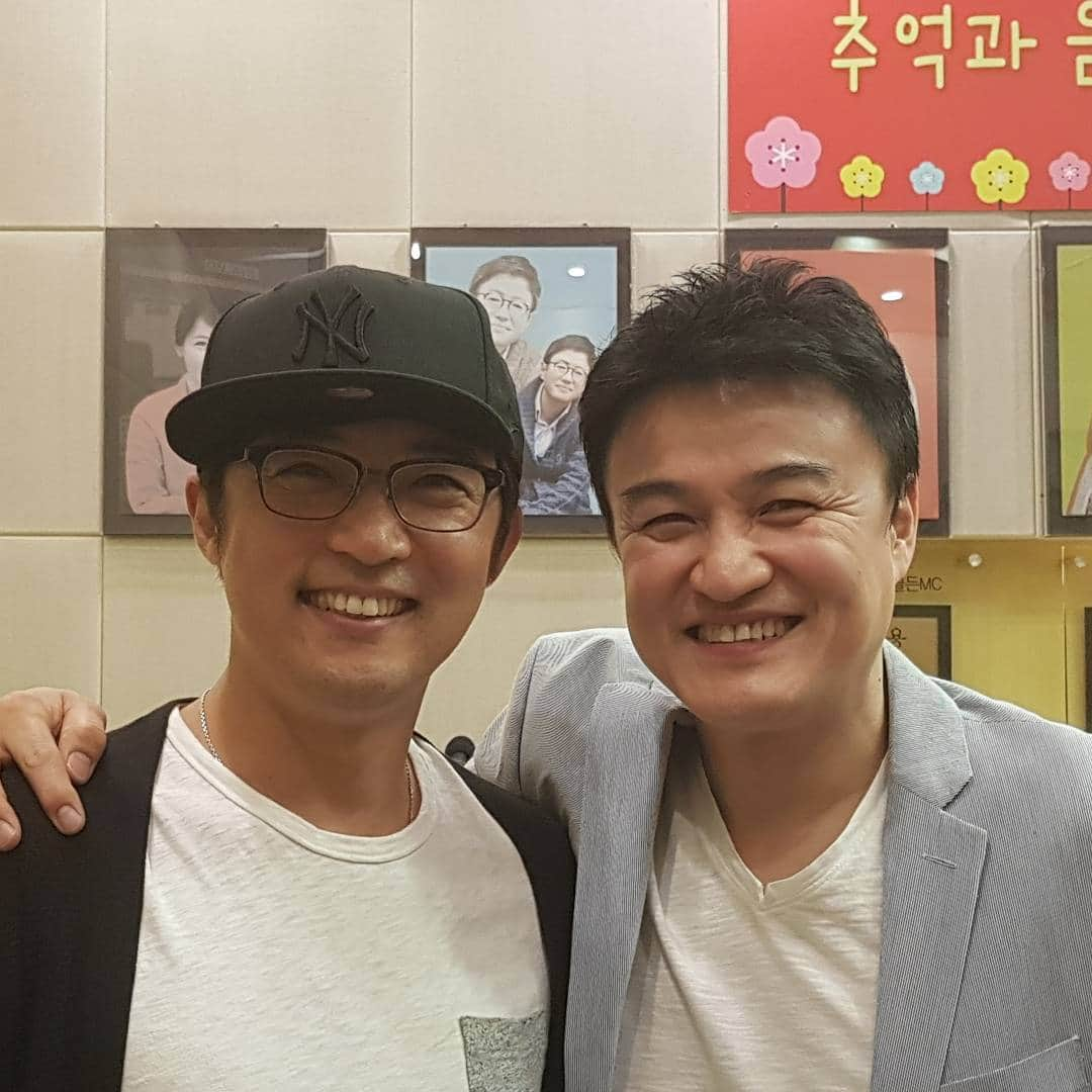 アン・ジェウクさんのインスタグラム写真 - (アン・ジェウクInstagram)「#우리의#영원한#스타#박중훈#형님#kbs#radio#라디오스타#응원합니다♥  #안재욱 ^^~~」4月26日 20時01分 - steelajw6796