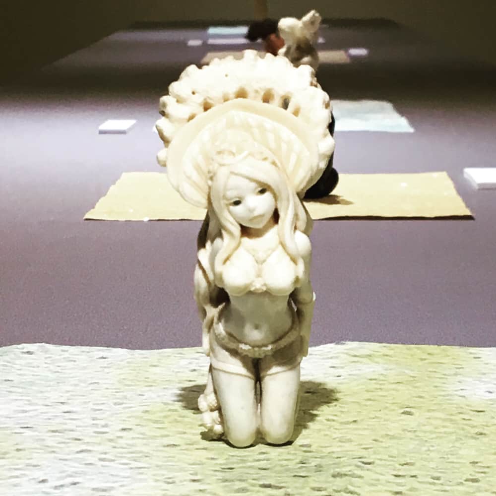 Gallery Guide Tokyoのインスタグラム：「↓exhibition report 「美少女フィギュア」のような作風の根付彫刻の作品達。 伝統と現代をうまく融合し、新しさを感じる。 These are works of "netsuke" sculptures of a style like "Beautiful girl figures". Since he fused tradition and modernity well, we can feel freshness.  Title:永島信也彫刻展　境界を染める Artist:永島信也/shinya nagashima Gallery:花影抄/hanakagrsho  #永島信也 #shinyanagashima #花影抄 #hanakagrsho #上野 #ueno #galleryguidetokyo #ggt  #tokyo #japan #日本 #東京 #アート #art #芸術 #絵 #artist #gallery #love #beautiful #happy #beauty #instalike #instagood #artday」