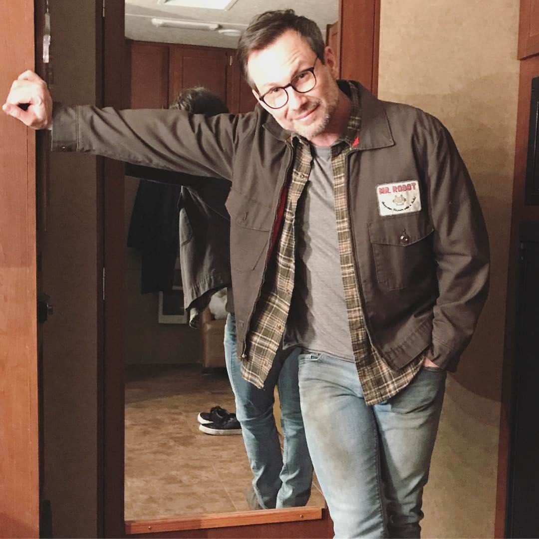 クリスチャン・スレーターのインスタグラム：「Guess who's back? #mrrobot」