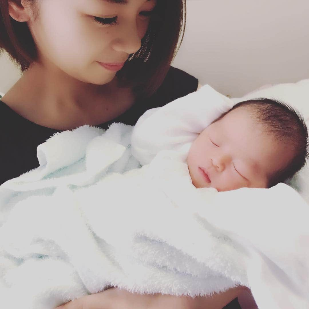 宇佐美友紀さんのインスタグラム写真 - (宇佐美友紀Instagram)「おばさんも誕生🎂✨😭💕 #baby #HBD #おめでとう #おつかれさま #妹 #かわいすぎて #かわいすぎて #かわいすぎて」4月27日 0時43分 - usamisu