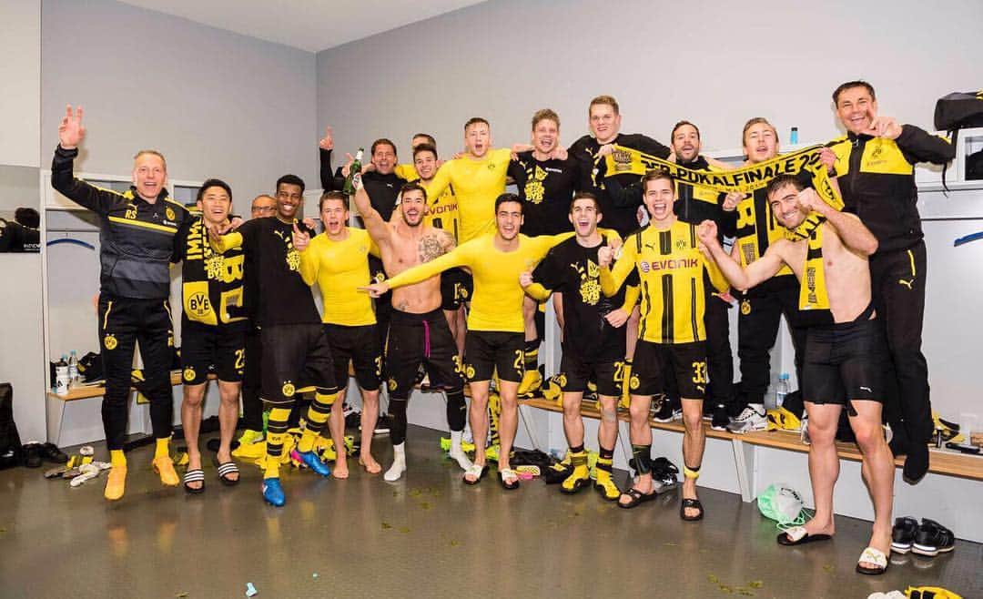 ゴンサロ・カストロのインスタグラム：「Finaleeeeeeeeeeeeeeeeee 💪🏼 #bvb #09 #dfbpokal」