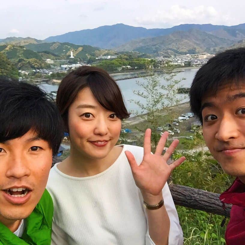 藤井弘輝(ふじいこうき) さんのインスタグラム写真 - (藤井弘輝(ふじいこうき) Instagram)「今日の中継は高知県中土佐町からでした！#何でもやってみます #初ガツオのたたき #黒潮工房の林さん #和田アナ #実はスタッフとして一緒に仕事した合田アナ #来週もお楽しみに！」4月27日 8時52分 - fujii_koki_cx