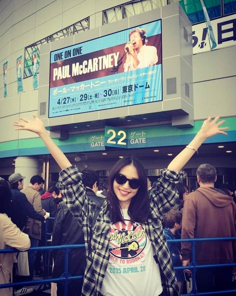 松島花さんのインスタグラム写真 - (松島花Instagram)「: ONE ON ONE🇬🇧🎸 今からポールのコンサート😆🙌🏻 I'm going to go enjoy Paul McCartney's concert  from now❗️I'm so excited❗️ @paulmccartney ❤ #oneononejapantour2017 #paulmccartney #concert #japan #tokyo #tokyodome」4月27日 16時45分 - hana_matsushima_official