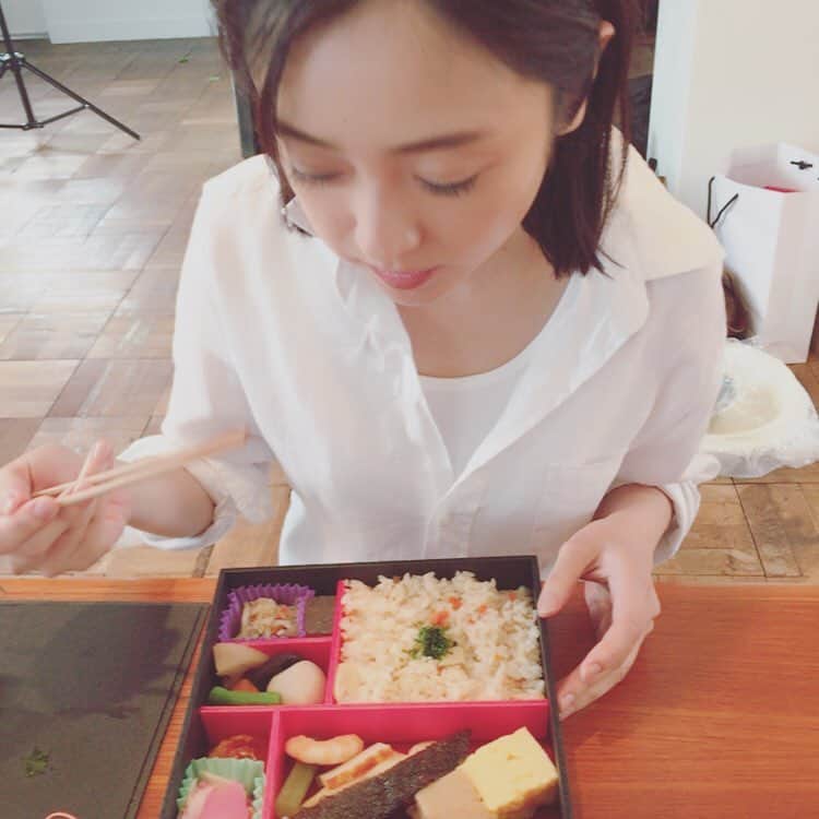 安達祐実さんのインスタグラム写真 - (安達祐実Instagram)「お弁当 #ある日の #仕事の時の #お弁当 #豪華すぎて #おののく私」4月27日 20時42分 - _yumi_adachi