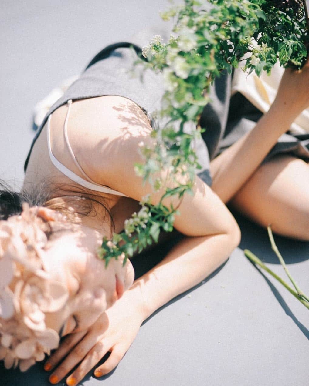 のインスタグラム：「TGIF!!! . . . わくわく金曜日…♡ . . #安藤百花 #花盛友里 #松田未来 #flower #love #girl #portrait #japan #japanese」