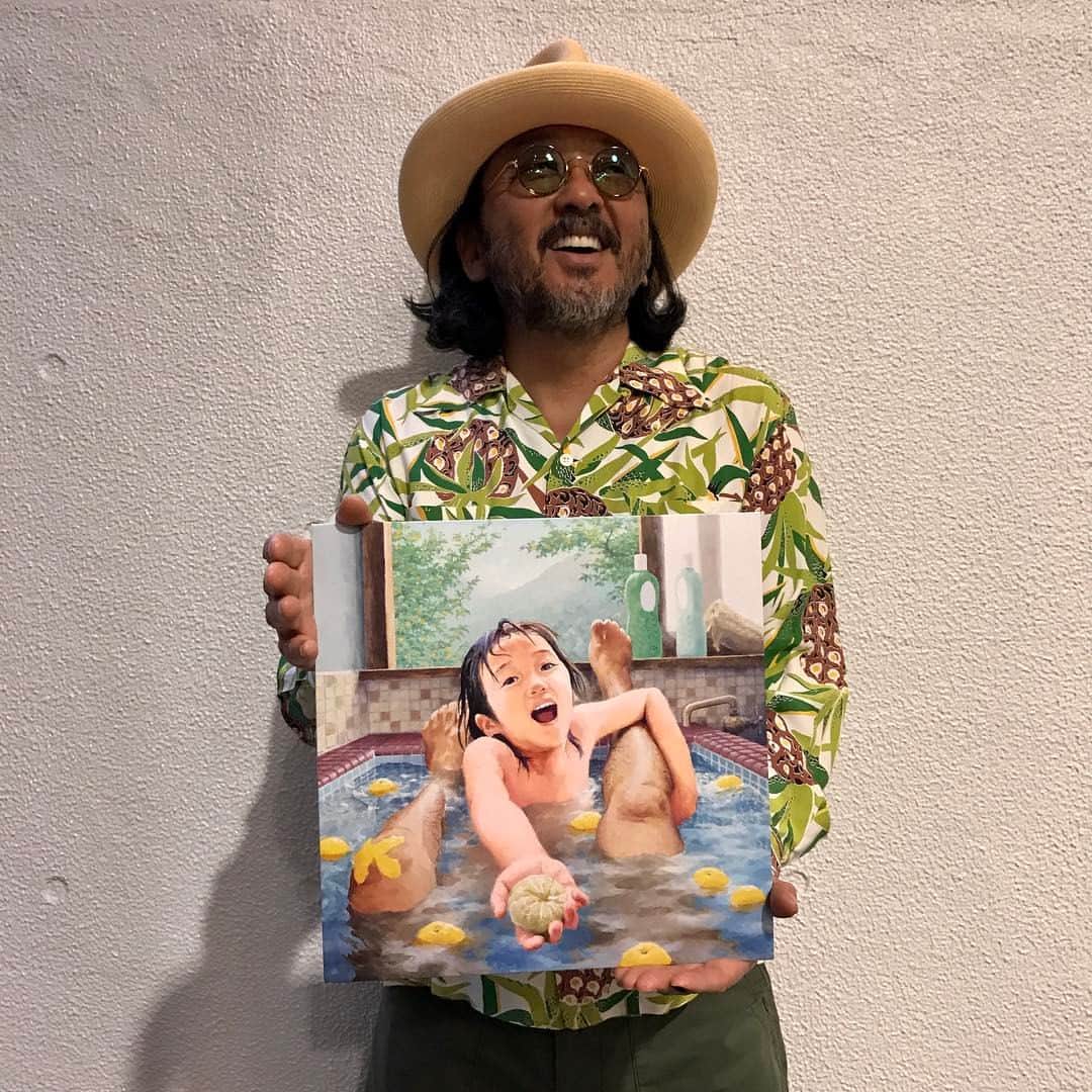 のインスタグラム：「今日の１枚 #岡村靖幸 #幸福  #HAWAIIANSHIRT #DUKEKAHANAMOKU #PANTS#THESTYLISTJAPAN #HAT#KIJIMATAKAYUKI  #THESTYLISTJAPAN  #眼鏡#白山眼鏡店#THESTYLISTJAPAN」