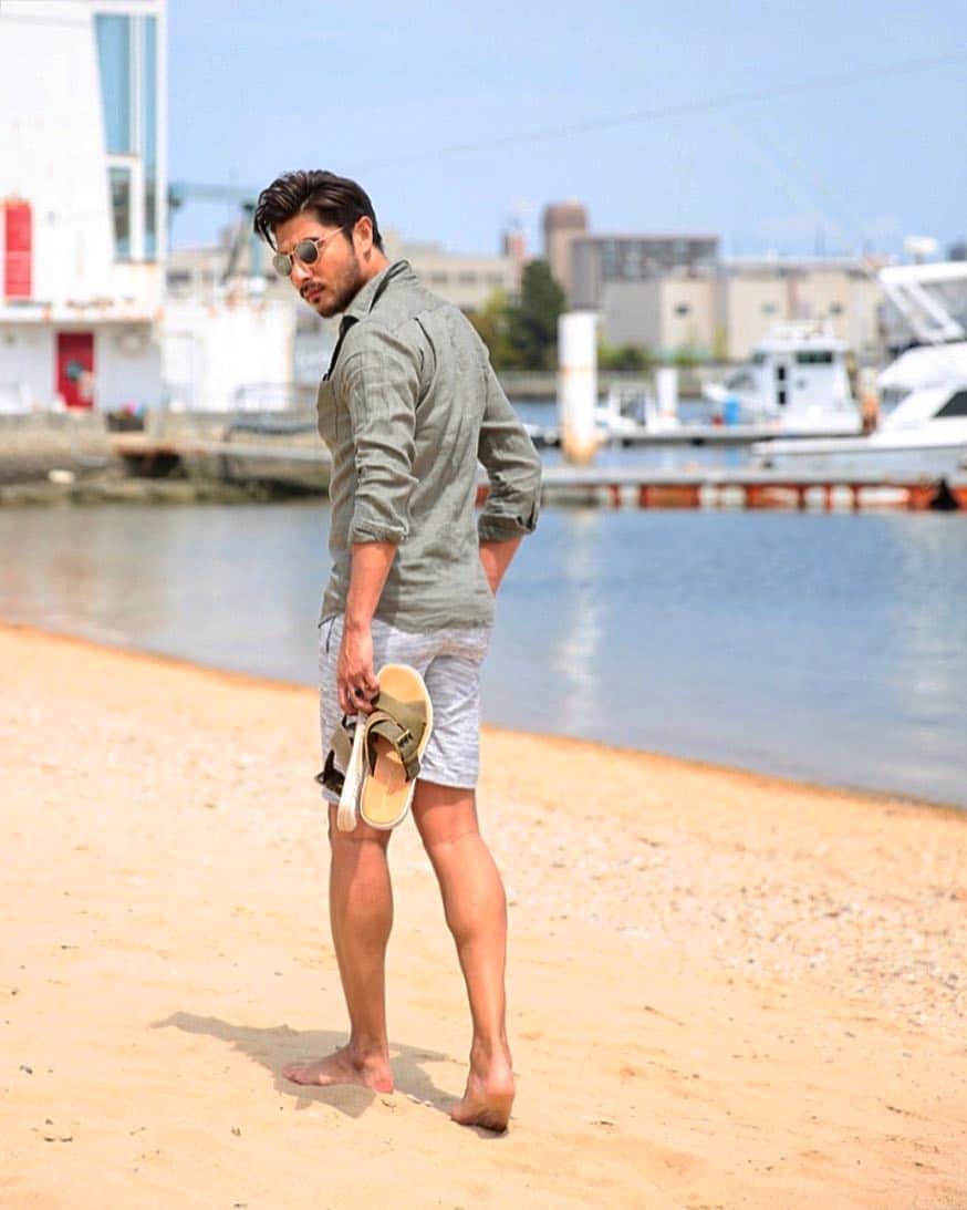 Motokiさんのインスタグラム写真 - (MotokiInstagram)「. . Buen fin de semana!! . . #みなさんお疲れ様です #良い週末を #プチプラコーデ #トータル1万以下コーデ #カーキとグレー #スイムショーツ @jiggysshop . . #fashion#style#sea#beach#mensfashion」5月12日 19時29分 - motoki916