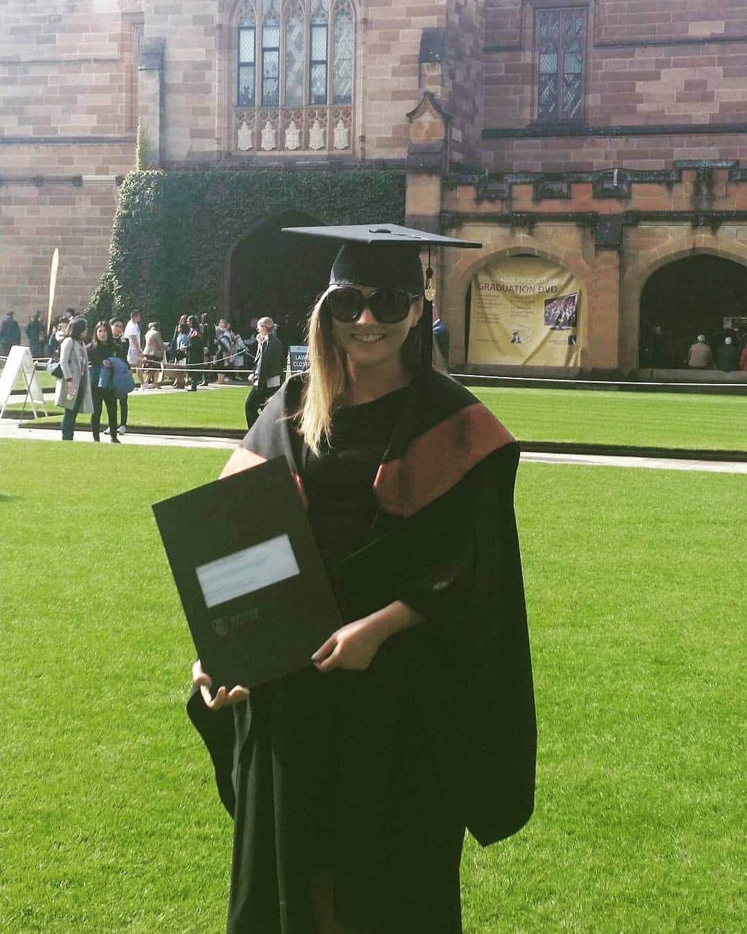 ダニエル・オブライエンのインスタグラム：「I've been coming back to this place every couple of years for the past 10...after almost 1 year in the real 🌏 I'm back again...this time for my piece of paper 😎 #graduation #usyd」