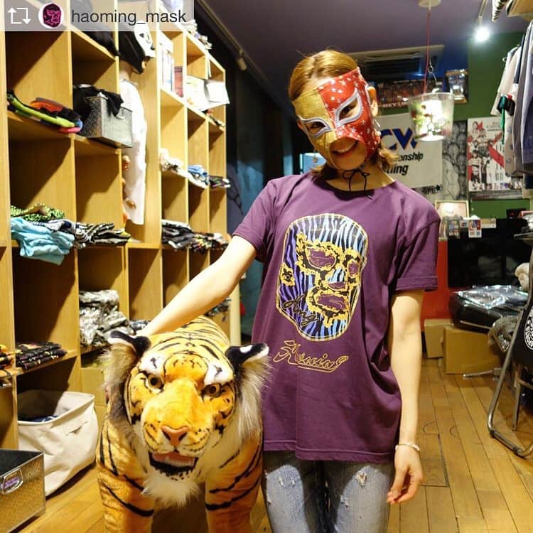 元井美貴さんのインスタグラム写真 元井美貴instagram 覆面アミーガとハオミンさんショップに行って来ました ニューtシャツと看板虎のティグレちゃん Haoming Tigre ハオミン Repost From Haoming Mask 予約開始 5月12日 23時00分 Mikimotoi