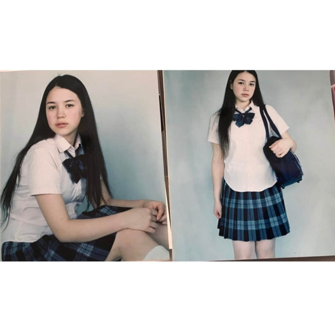 市場紗蓮さんのインスタグラム写真 - (市場紗蓮Instagram)「13歳くらい。 . バレーボール部だったけど行くのが嫌すぎて仕事ばっかりしてて、差し入れのお菓子たくさん食べてまるまるしたお顔。笑 . むっちりしてるけど今より軽いんだから、若い頃はふくふくしてても気にしなくていいと思う。 . . . ピュアピュアだなあ。メイクページのモデルばかりやっていたから、すっぴんで撮影が少し恥ずかしかったけど、こうやって撮ってもらえていて本当に良かった。私の大事な写真です。 . . この前少しお会いしてお話できて、大人になってからまた会えて嬉しかったなあ。 . . . #スクールガール #photographer  #小林幹幸  #model #13歳  #市場紗蓮 . . #懐かしい#思い出#感謝#記録#記憶#大事な一枚#中学生#制服#昔#若い頃#？#若い子#ダイエット#反対#イーストボーイ#longhair」5月12日 23時09分 - sharendayo