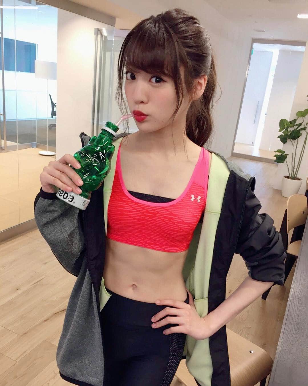 志田友美（ゆうみん）のインスタグラム：「たくさん筋トレしたー！ #朝イチ #筋トレ #abema #abematv」