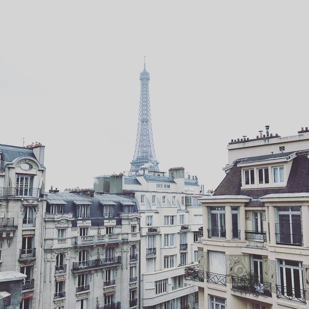 ジン・ティエンさんのインスタグラム写真 - (ジン・ティエンInstagram)「A room with a view #tbt #paris」4月28日 10時36分 - jingtian