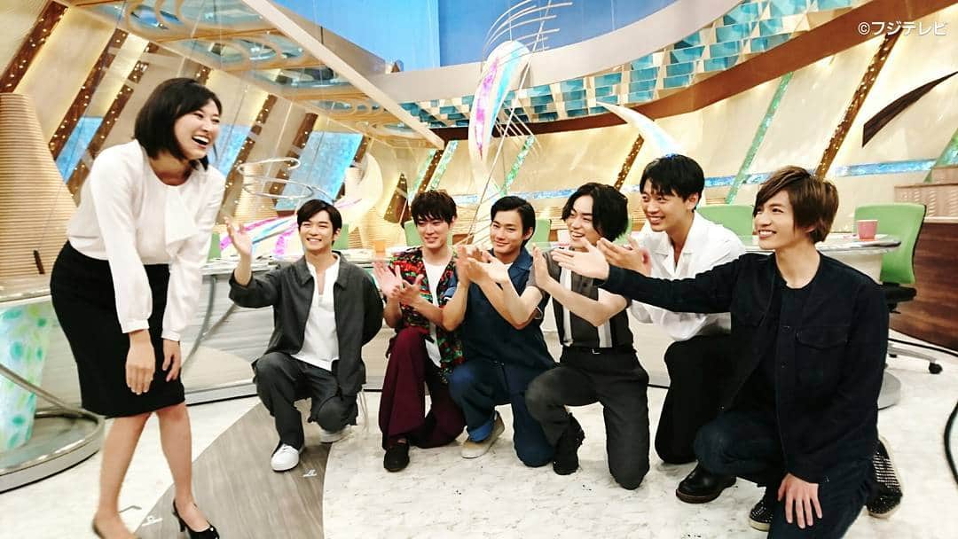 フジテレビ「とくダネ！」のインスタグラム：「映画「帝一の國」の菅田将暉さん 野村周平さん 竹内涼真さん 間宮祥太朗さん 志尊淳さん 千葉雄大さんが菊川さんの結婚を祝福♪ 映画「帝一の國」は明日29日(土)公開です!(^^)! #帝一の國 #4月29日公開 #菅田将暉 #野村周平 #竹内涼真 #間宮祥太朗 #志尊淳 #千葉雄大 #映画 #帝一 #菊川怜 #結婚 #とくダネ！#フジテレビ #fujitv 170428」