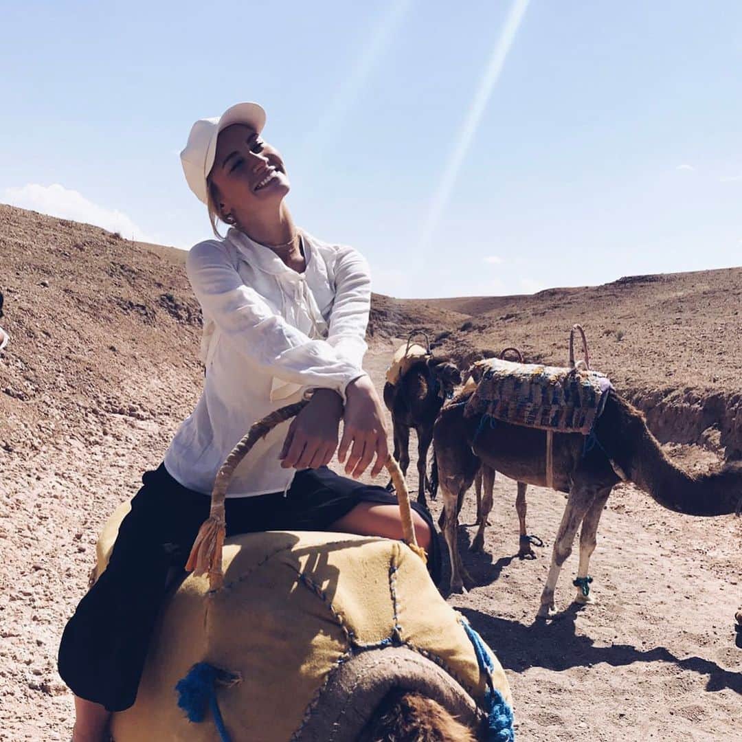 のインスタグラム：「i love these guys 🐪 @stradivarius」
