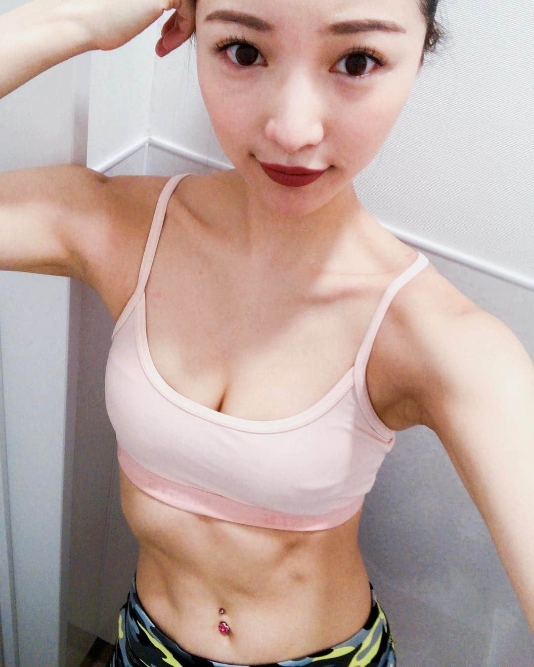 栄木明日香さんのインスタグラム写真 - (栄木明日香Instagram)「Workout Saturday🎶目指せシックスパック💪 #ダイエット #プロテインダイエット #筋トレ #ジム #workoutlover #fitnessfreak #stayfit」4月29日 13時39分 - liz_asuka__