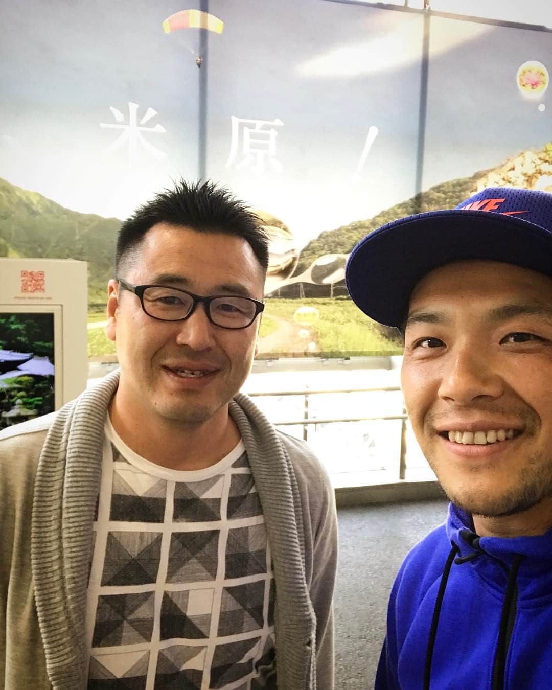 君島良夫のインスタグラム：「米原で福岡幸治さんとミーティング。帝京大学のキックコーチとして、破竹の連覇を支えた影の功労者。彼のバックアップも受けて、JEKは更に進化します！  A quick catching up with Koji san in Shiga. Good to talk about kicking coaching. @japan_elite_kicking #JEK #Rugby #Kicking #トップリーグ初代ベストキッカー #福岡幸治」