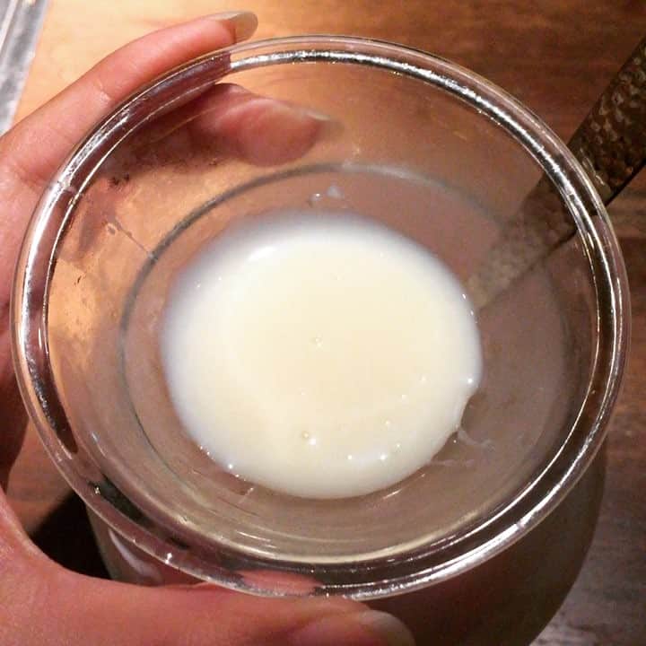 うえむらちかのインスタグラム：「ドライアイス苺♡ぼこぼこぉ♡」