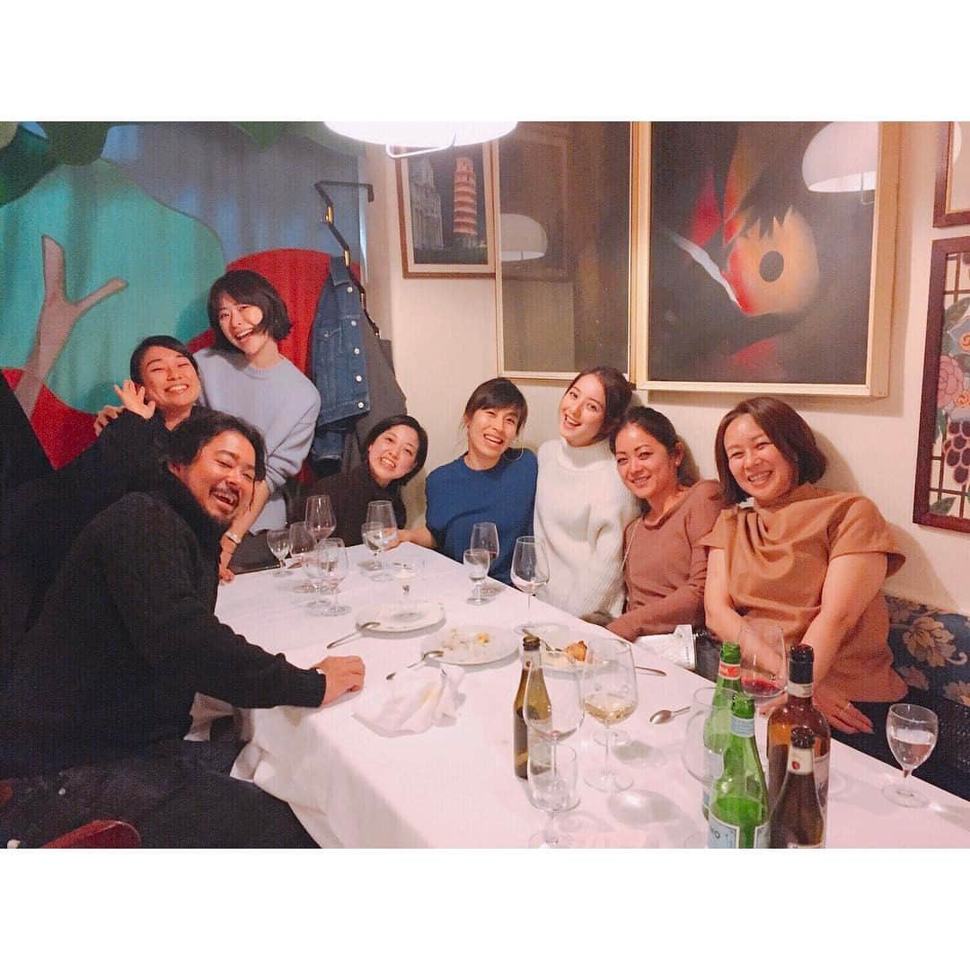 佐々木希さんのインスタグラム写真 - (佐々木希Instagram)「ミラノ最後の夜⭐️ スタッフの皆さん 本当にありがとうございました😊  カメラマン#金谷章平 さん スタイリスト#縄田恵里 さん ヘアメイク#野田智子 さん Oggi編集長#守屋美穂 さん Oggi編集#小林桐子 さん コーディネーター#ニーナ さん #GIORGIOARMANI#ARMANI #雑誌Oggi#ミラノ#イタリア」4月30日 0時34分 - nozomisasaki_official