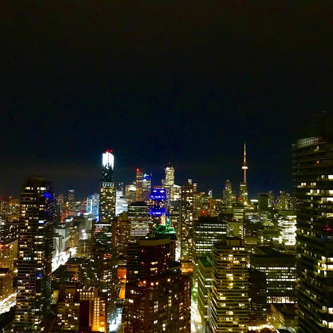 Alex Sinicynのインスタグラム：「City and Colour 🌃」
