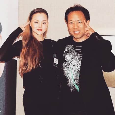 デヴォン青木のインスタグラム：「Thanks @jimkwik and @kwiklearning!  It's never too late to improve brain function!  Thanks for taking special care of me and my mum @pamforpeace #memory #speedreading #braincoach #superheroyou #💯」