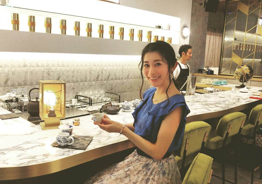 名越涼子さんのインスタグラム写真 - (名越涼子Instagram)「* * 大好きな紅茶専門店″LUVOND TEA″ 出会ってかれこれ5年くらい。京都の店にまで行ってしまうほどファン(∩∀`*) 尋常じゃないほどこだわったスペシャリティーは美味しさはもちろん心身ともに浄化されるほど癒される。 結局、3時間くらい滞在してしまった。(*´Д`*) * * #祝#オープン#ginzasix#luvondtea #luvond#スペシャリティー#紅茶#専門店#こだわり#尋常じゃない#浄化#癒し#いつもお任せ#駆け込み#仕事後の駆け込み寺#感謝#香り#アロマ#紅茶ってこんなに美味しいのか#東京#銀座#基地#ノマド#ノマドカフェとして通っちゃおう#ご褒美#贅沢#love#smile#tokyo#tea」4月30日 14時12分 - nagoshi_ryo